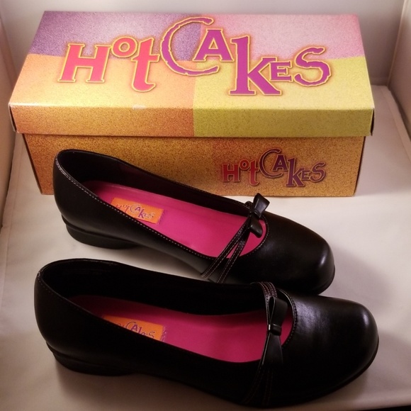 womens black flat shoes size 7